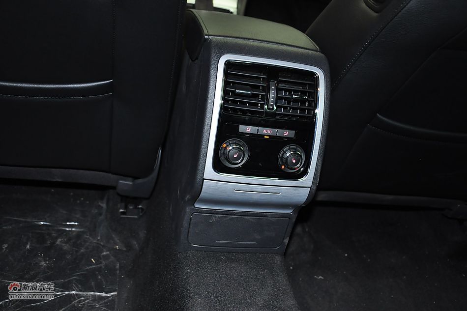 2011款帕萨特内饰