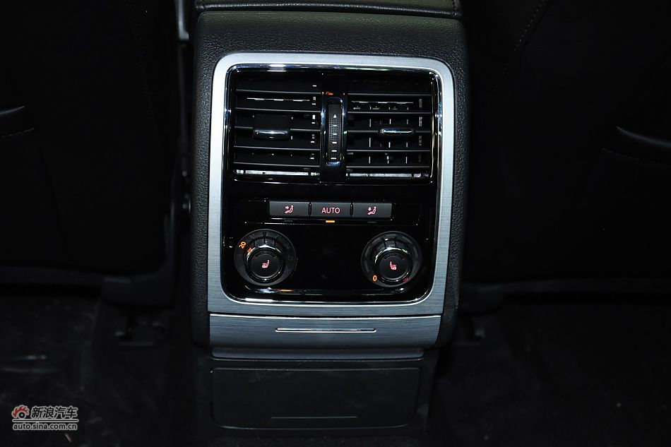 2011款帕萨特内饰