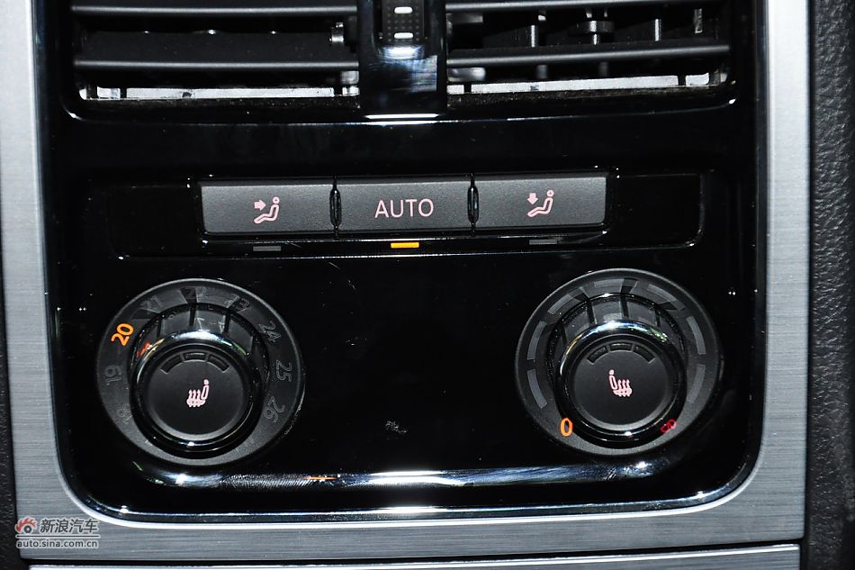 2011款帕萨特内饰