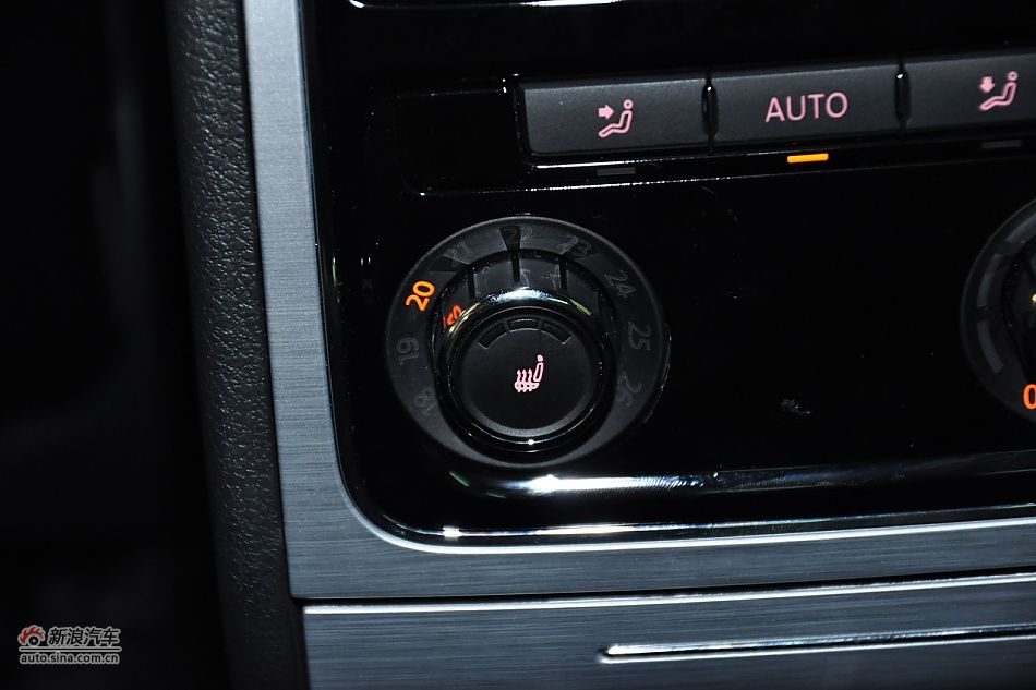 2011款帕萨特内饰