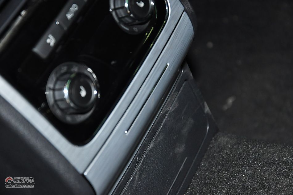 2011款帕萨特内饰