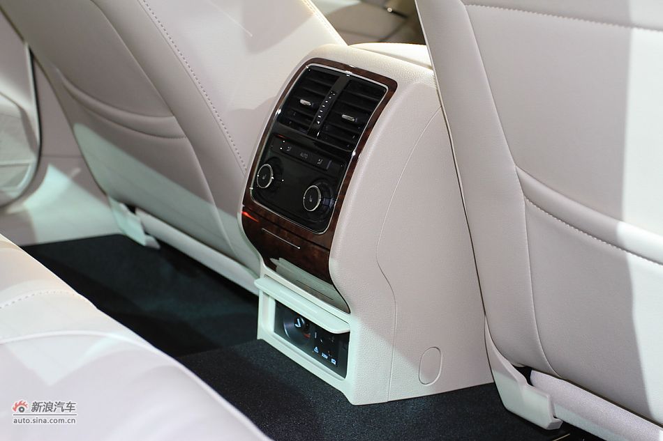 新浪汽车体验试驾全新帕萨特