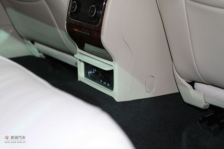 新浪汽车体验试驾全新帕萨特