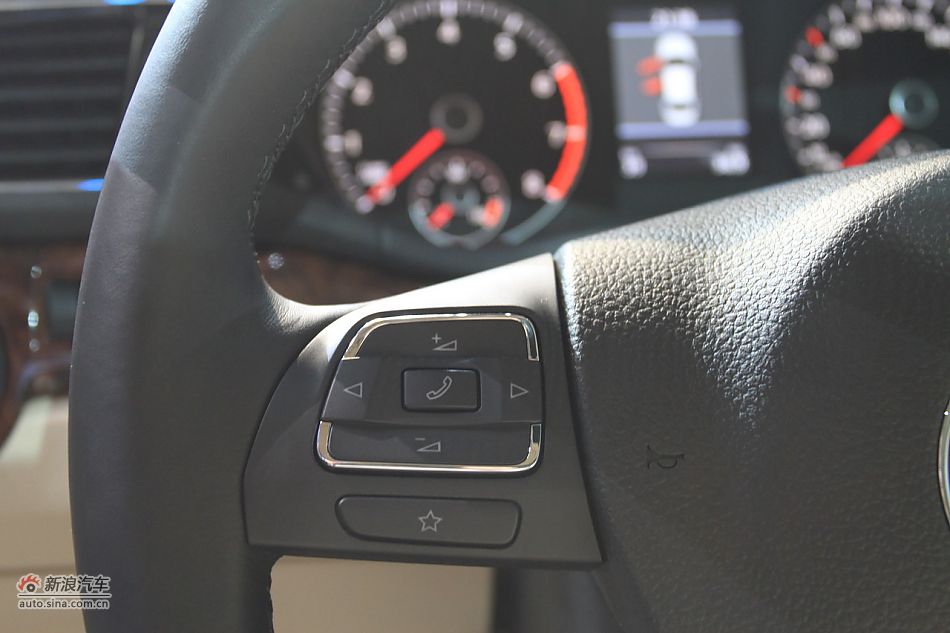 新浪汽车体验试驾全新帕萨特