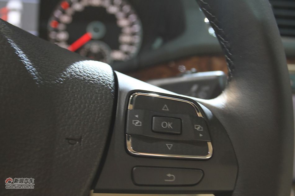 新浪汽车体验试驾全新帕萨特