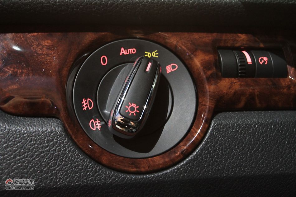 新浪汽车体验试驾全新帕萨特