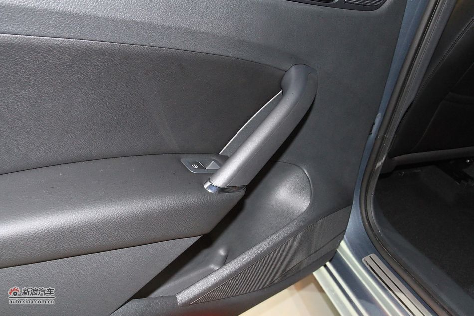 新浪汽车体验试驾全新帕萨特