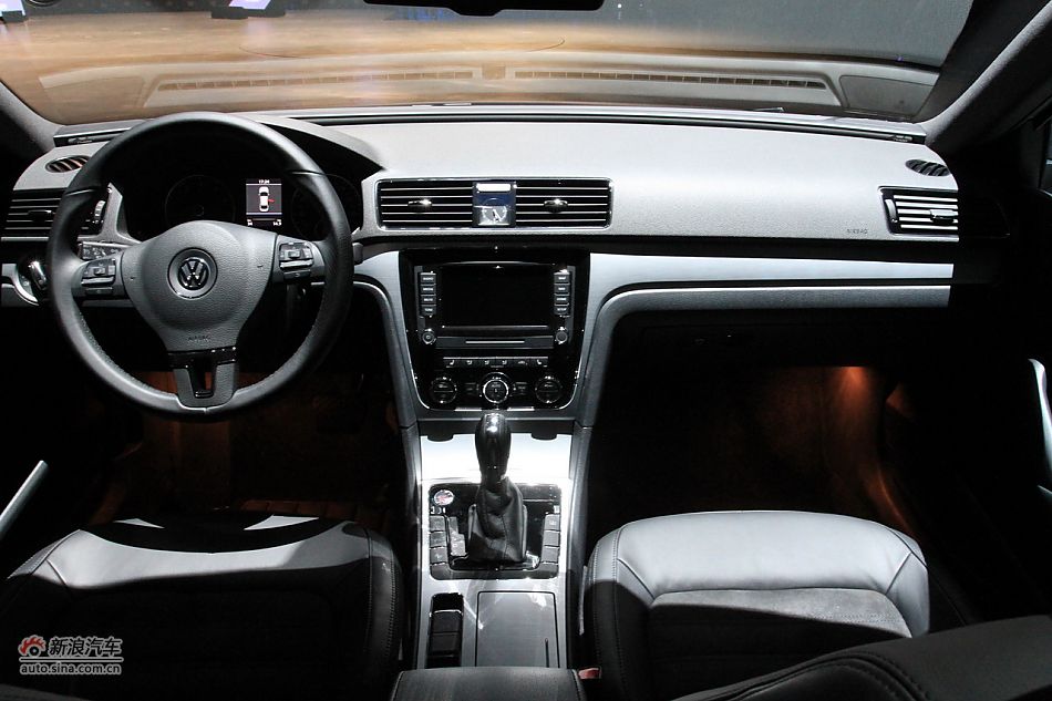 新浪汽车体验试驾全新帕萨特