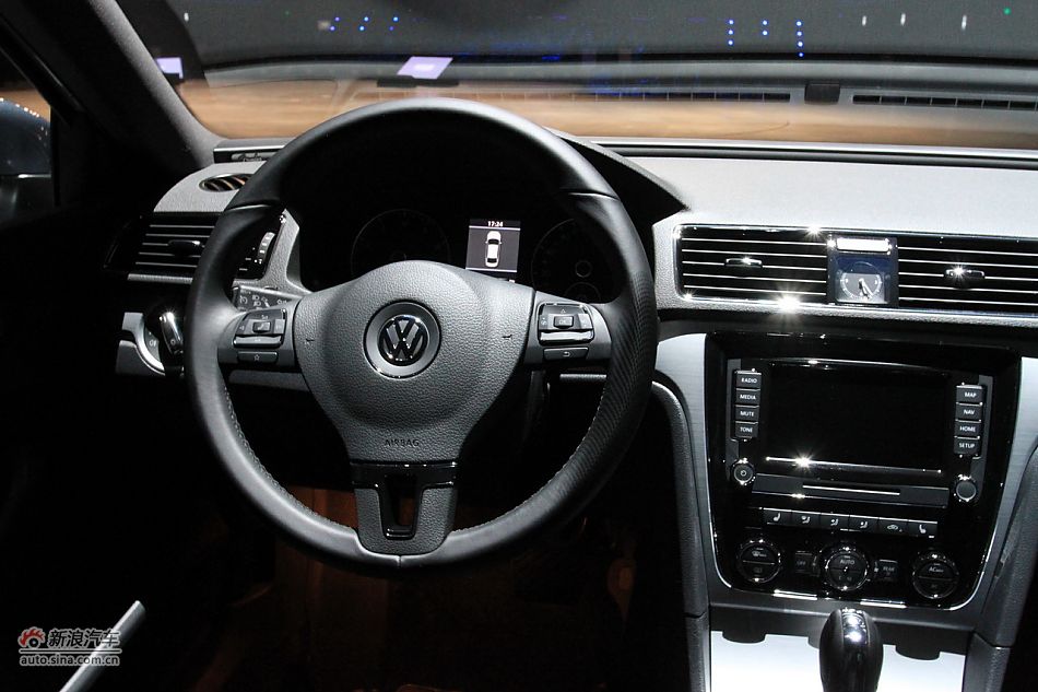 新浪汽车体验试驾全新帕萨特