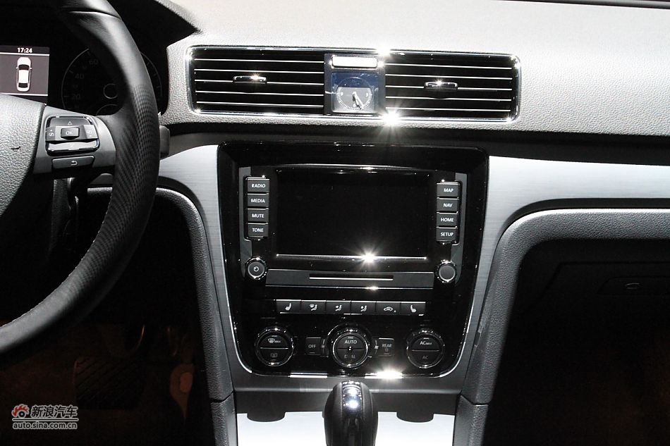 新浪汽车体验试驾全新帕萨特