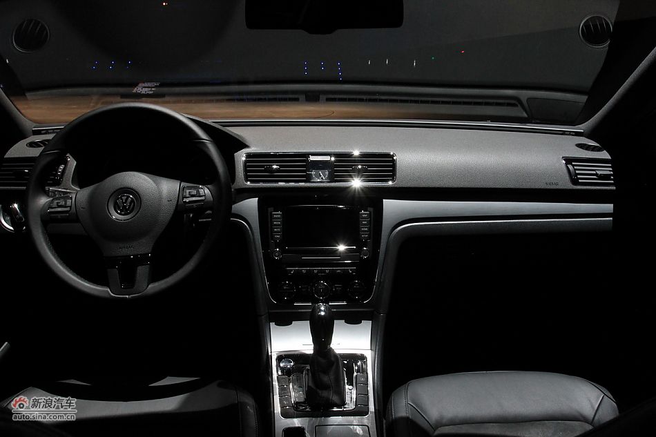 新浪汽车体验试驾全新帕萨特