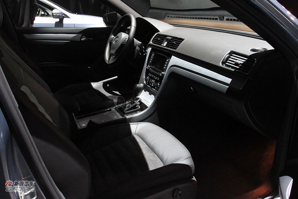 新浪汽车体验试驾全新帕萨特