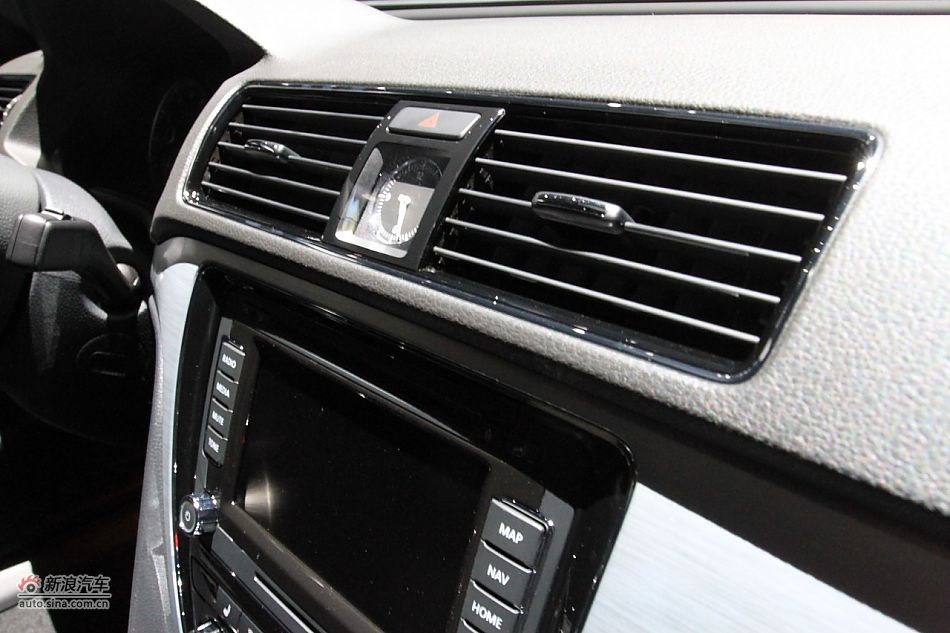 新浪汽车体验试驾全新帕萨特