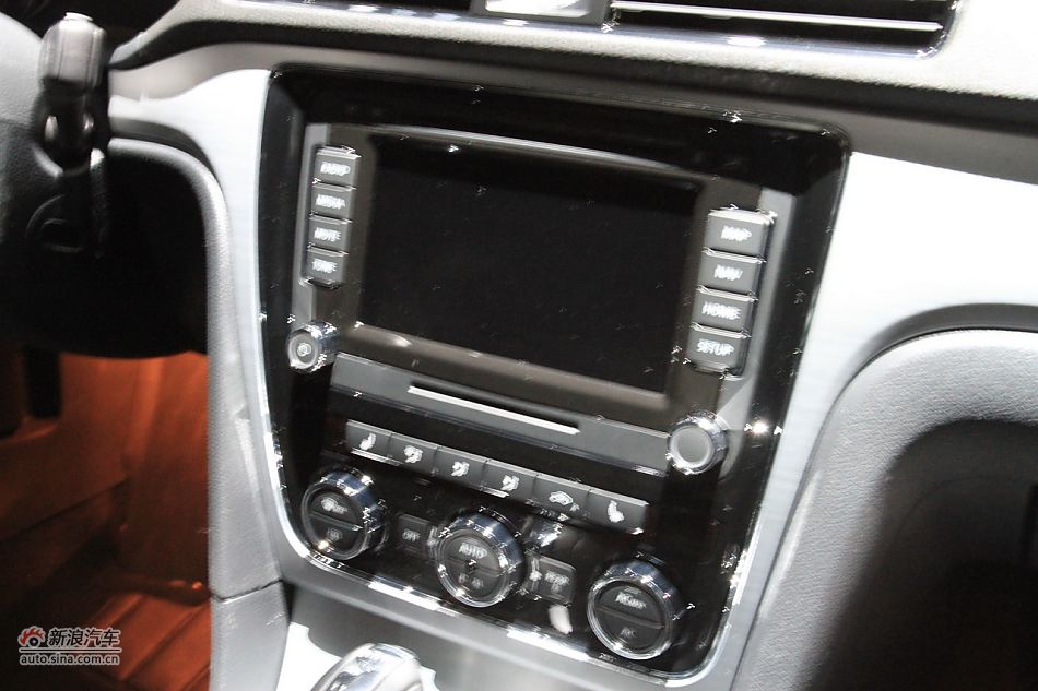 新浪汽车体验试驾全新帕萨特