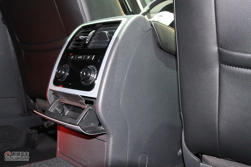 新浪汽车体验试驾全新帕萨特