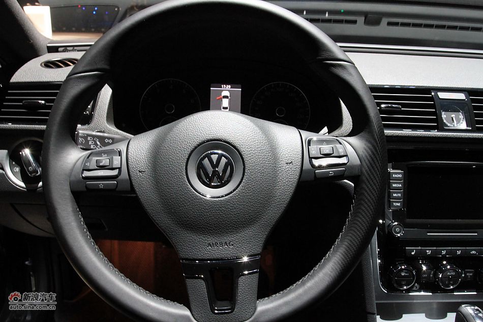 新浪汽车体验试驾全新帕萨特