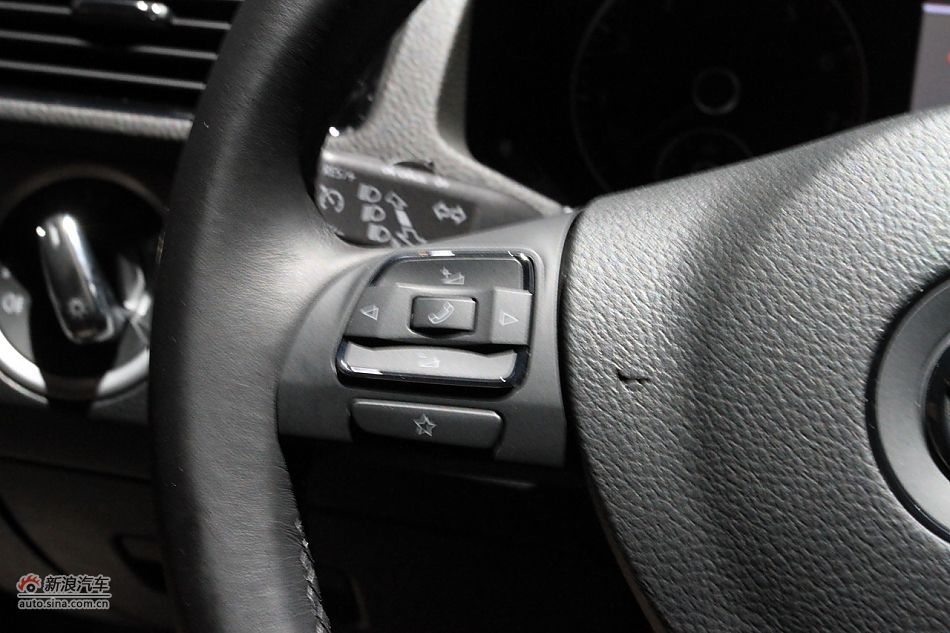 新浪汽车体验试驾全新帕萨特