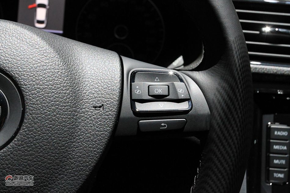 新浪汽车体验试驾全新帕萨特