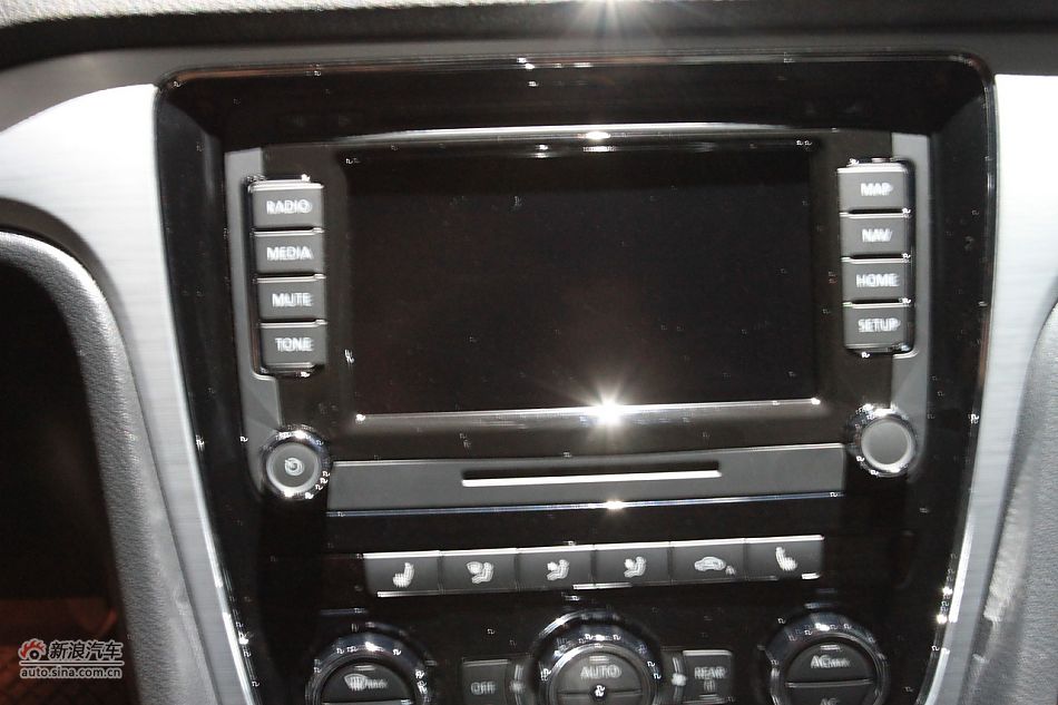 新浪汽车体验试驾全新帕萨特