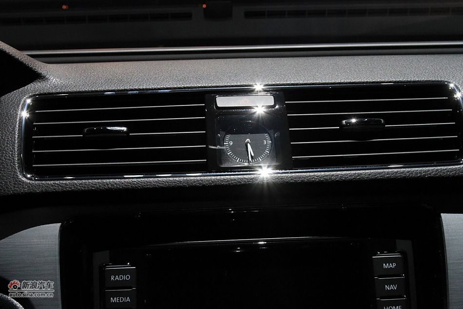 新浪汽车体验试驾全新帕萨特