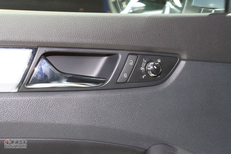 新浪汽车体验试驾全新帕萨特