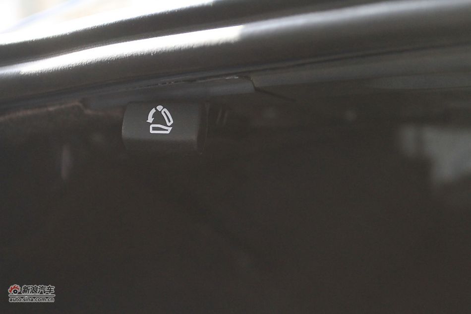 新浪汽车体验试驾全新帕萨特