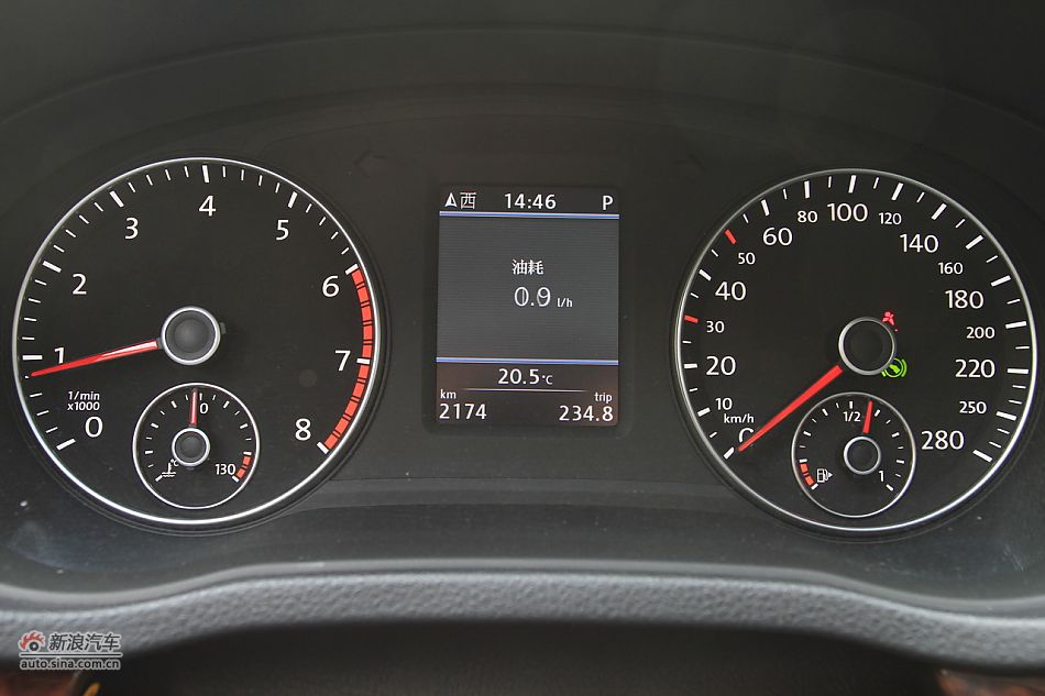 新浪汽车体验试驾全新帕萨特