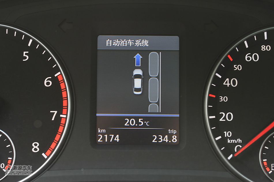 新浪汽车体验试驾全新帕萨特