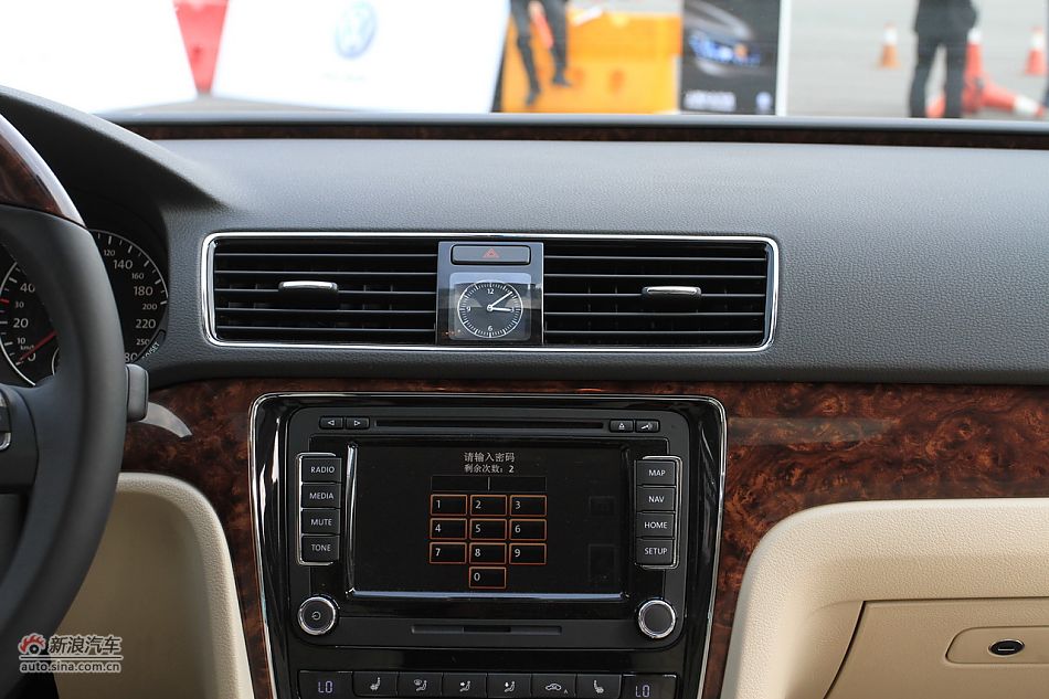 新浪汽车体验试驾全新帕萨特