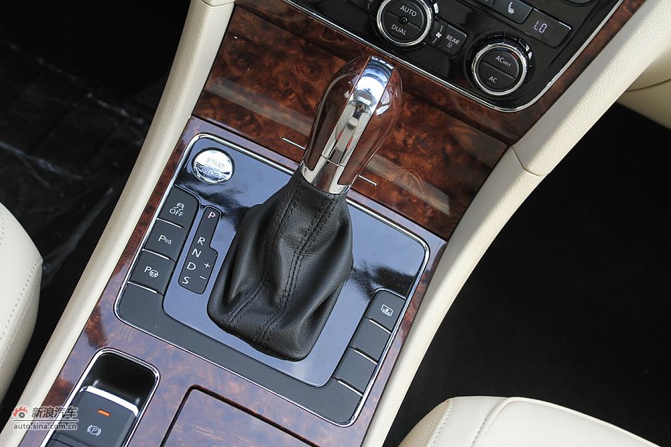 新浪汽车体验试驾全新帕萨特