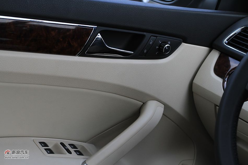 新浪汽车体验试驾全新帕萨特