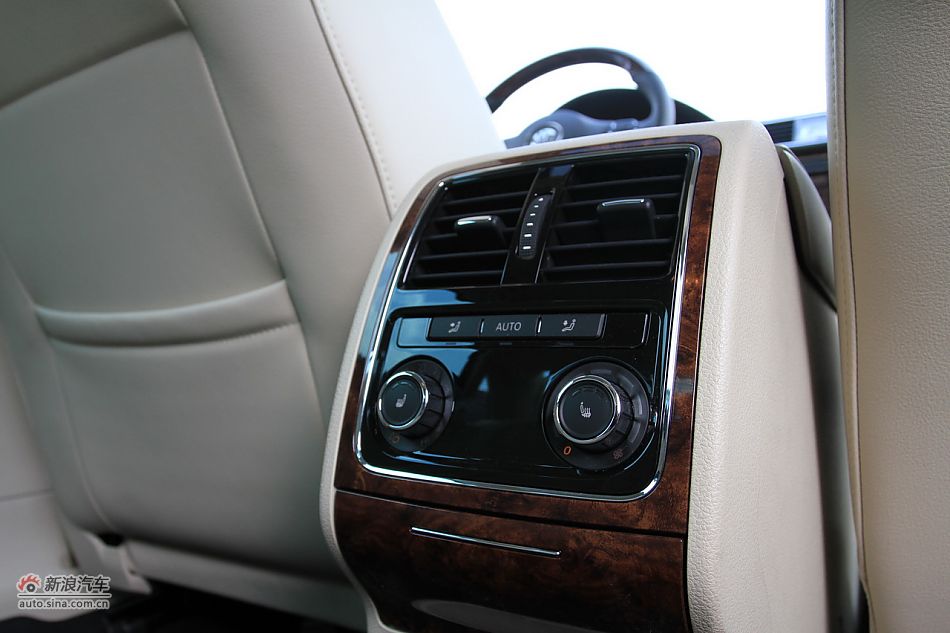 新浪汽车体验试驾全新帕萨特