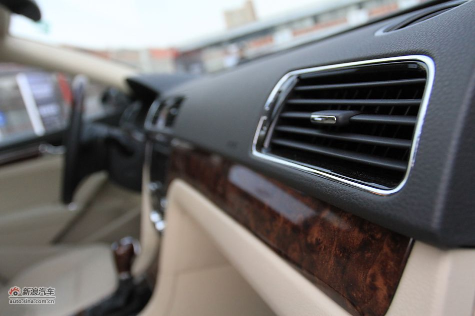 新浪汽车体验试驾全新帕萨特