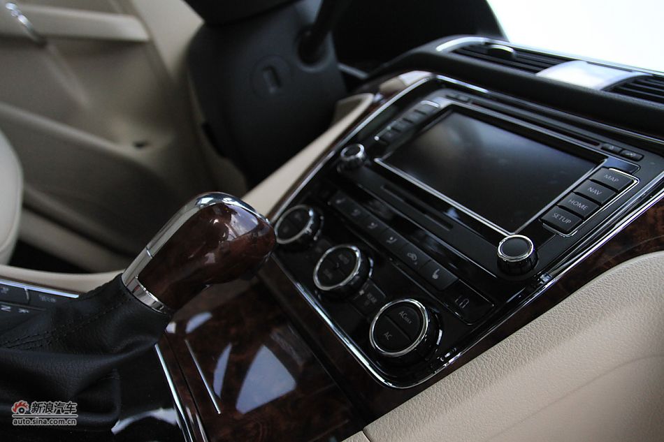 新浪汽车体验试驾全新帕萨特