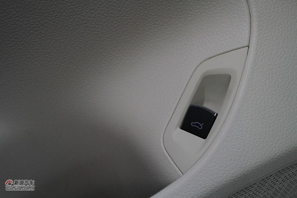 新浪汽车体验试驾全新帕萨特