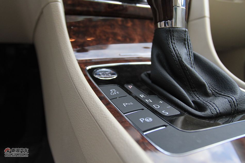 新浪汽车体验试驾全新帕萨特