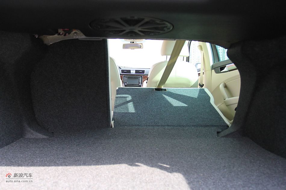 新浪汽车体验试驾全新帕萨特