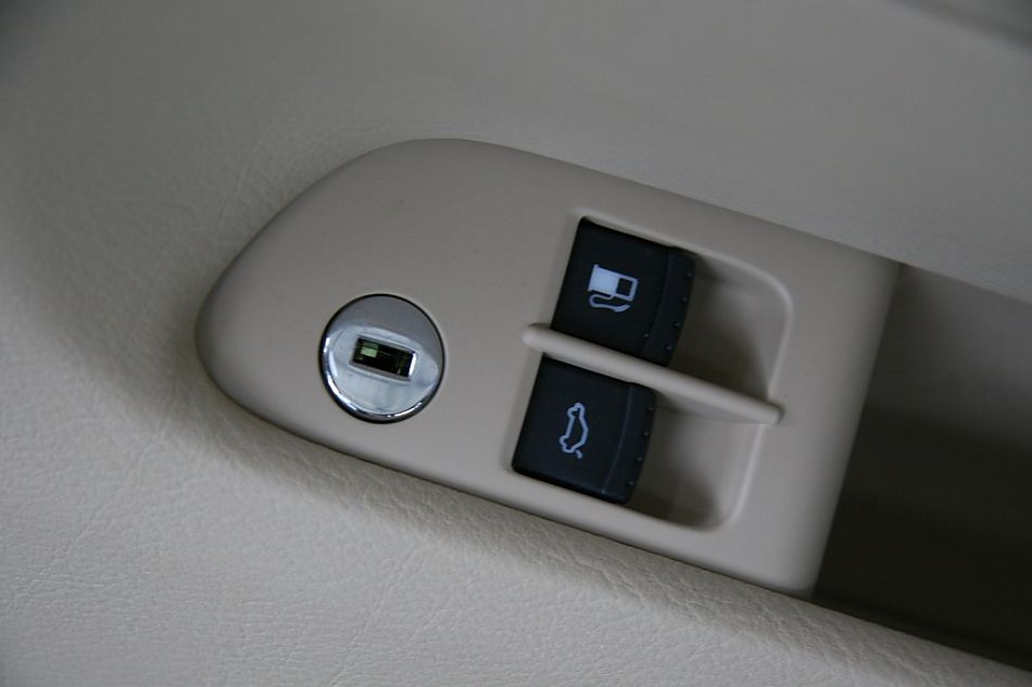 上海大众PASSAT领驭电动车门