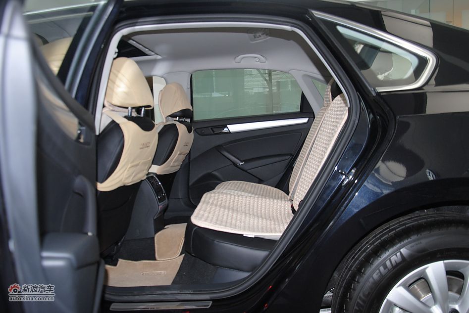 2011款帕萨特1.8TSI自动尊荣版