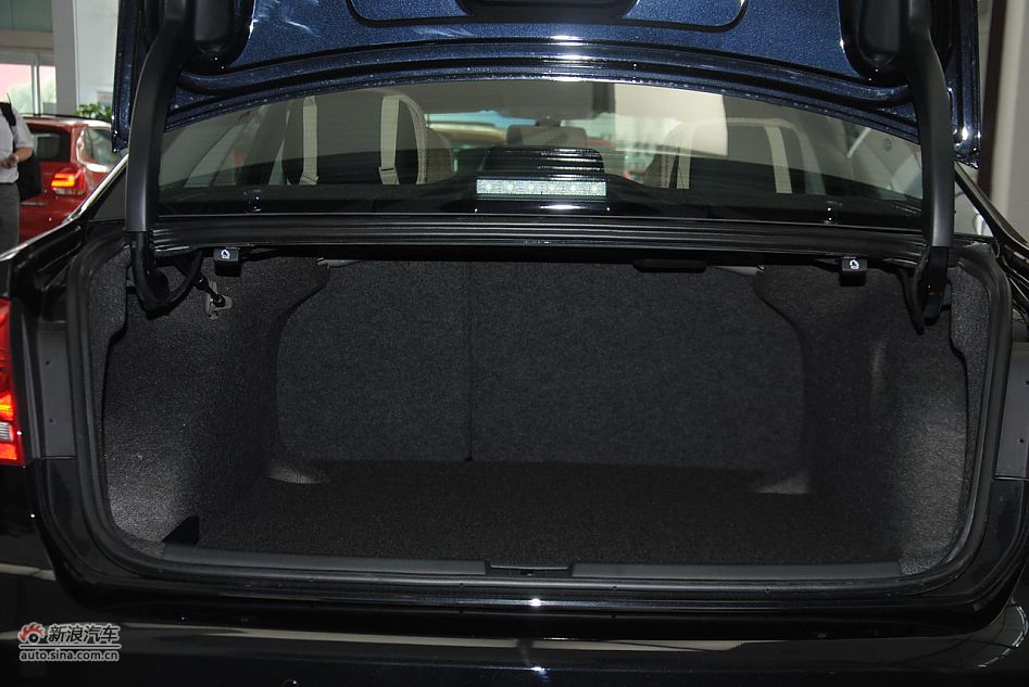 2011款帕萨特1.8TSI自动尊荣版