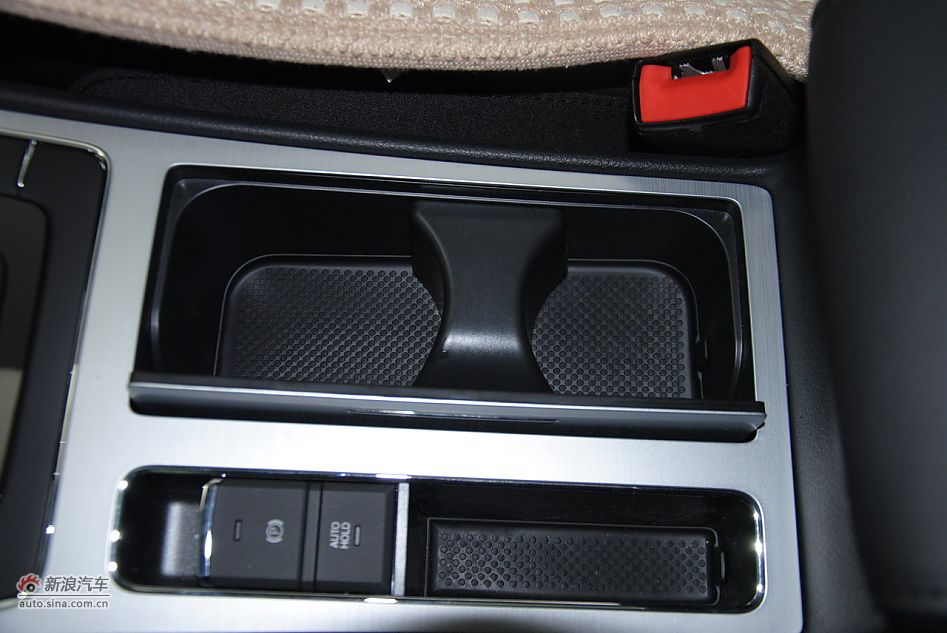 2011款帕萨特1.8TSI自动尊荣版