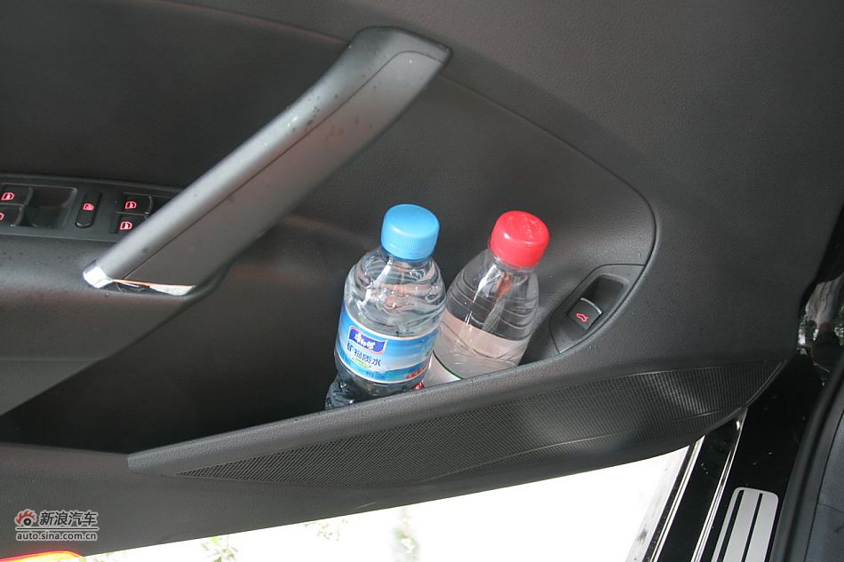 2011款帕萨特2.0T御尊版座椅空间