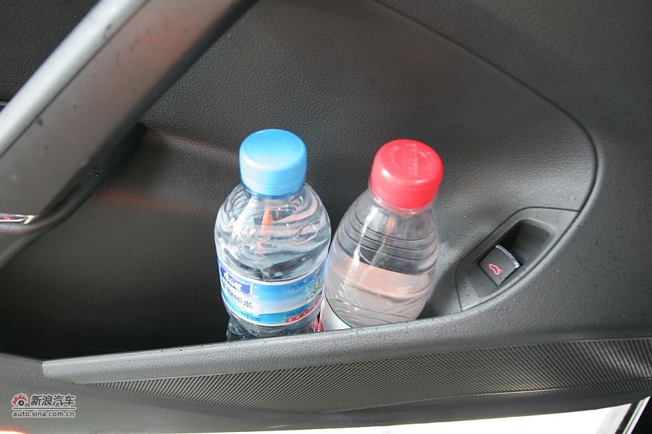 2011款帕萨特2.0T御尊版座椅空间