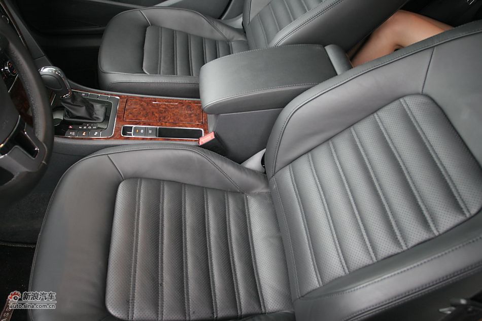 2011款帕萨特2.0T御尊版座椅空间
