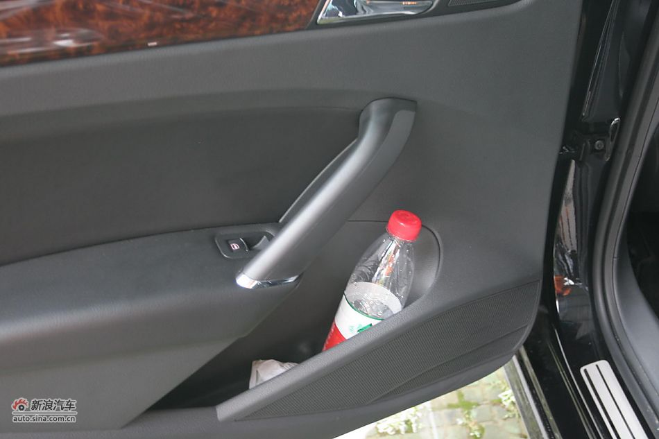 2011款帕萨特2.0T御尊版座椅空间