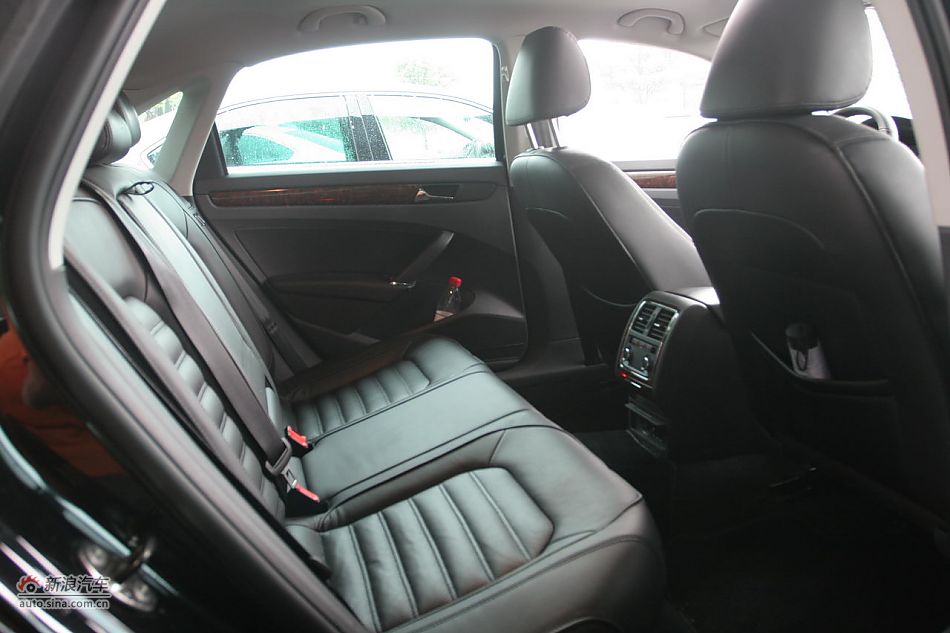 2011款帕萨特2.0T御尊版座椅空间
