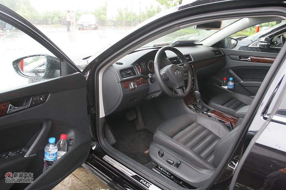 2011款帕萨特2.0T御尊版座椅空间
