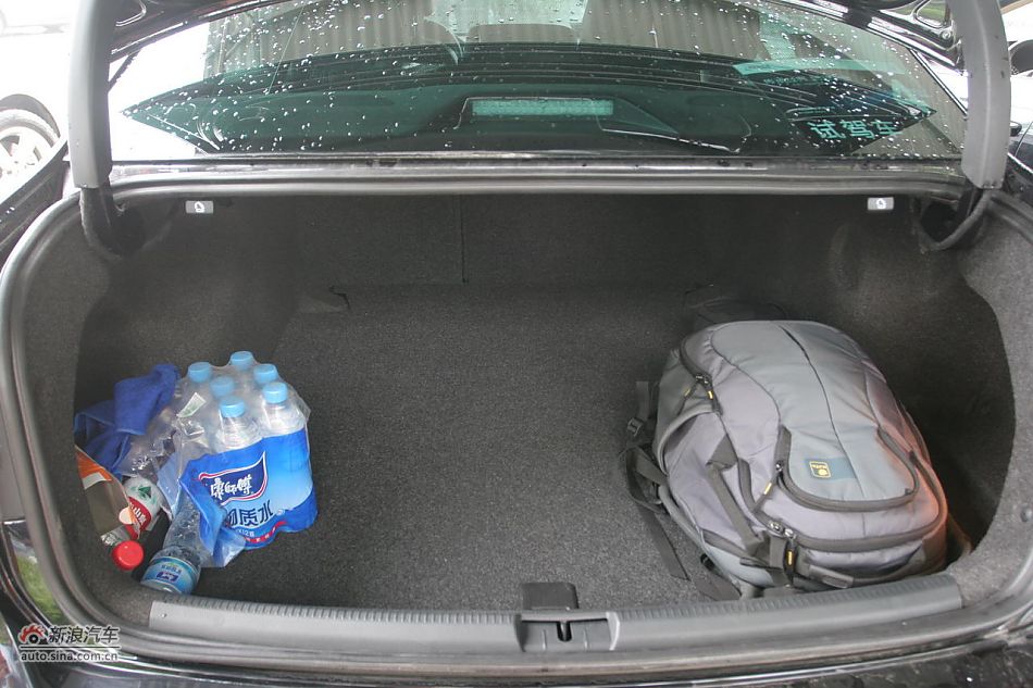 2011款帕萨特2.0T御尊版座椅空间