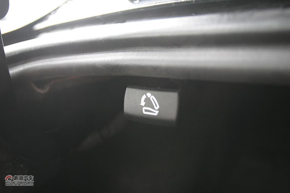 2011款帕萨特2.0T御尊版座椅空间