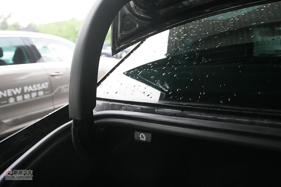 2011款帕萨特2.0T御尊版座椅空间